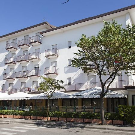 Albergo Dolomiti Lido di Jesolo Buitenkant foto
